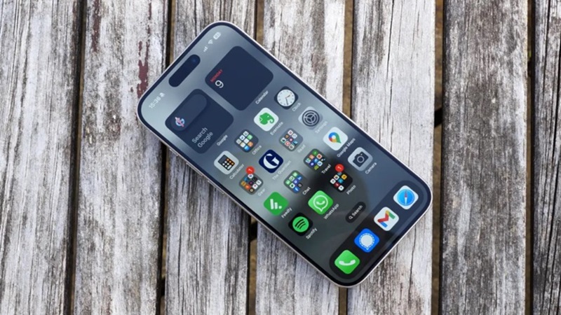 Review iPhone 15 về chất lượng màn hình