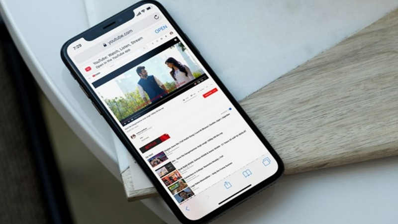 Cách xem YouTube ngoài màn hình trên iOS bằng Safari