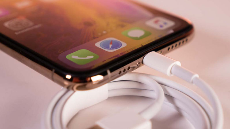 tại sao iphone đang sạc lại dừng