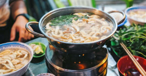 lẩu gà lá é