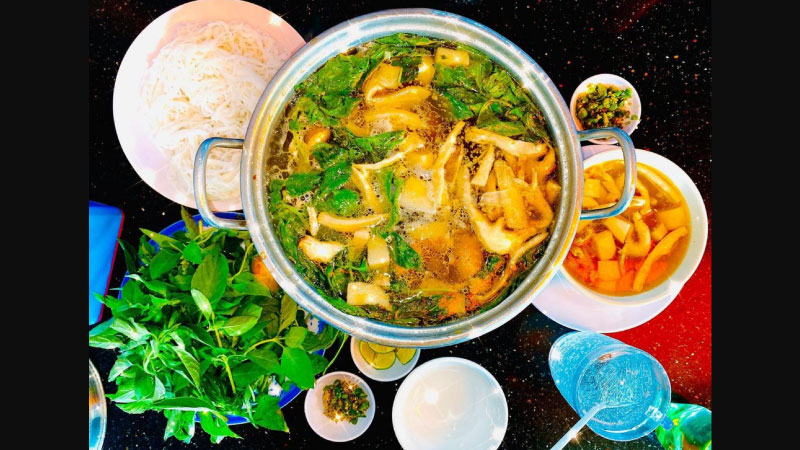 lẩu gà lá é