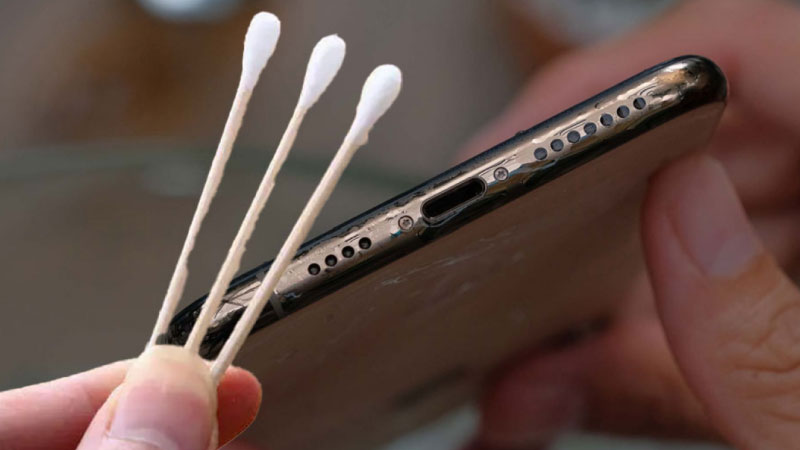 vệ sinh loa iphone